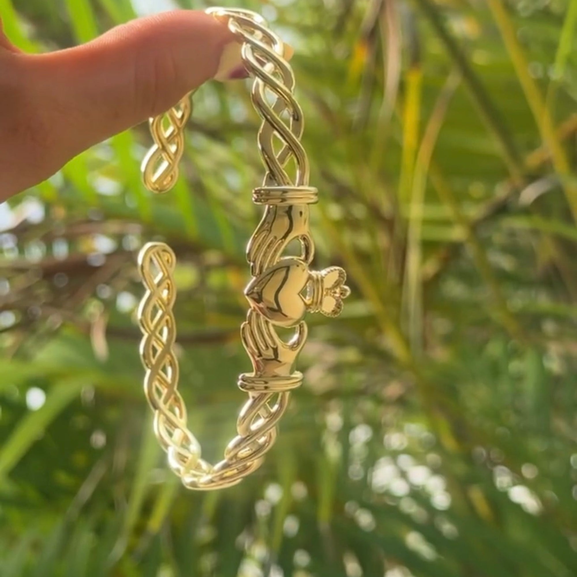 Caillí Claddagh Arm Cuff 14k Gold