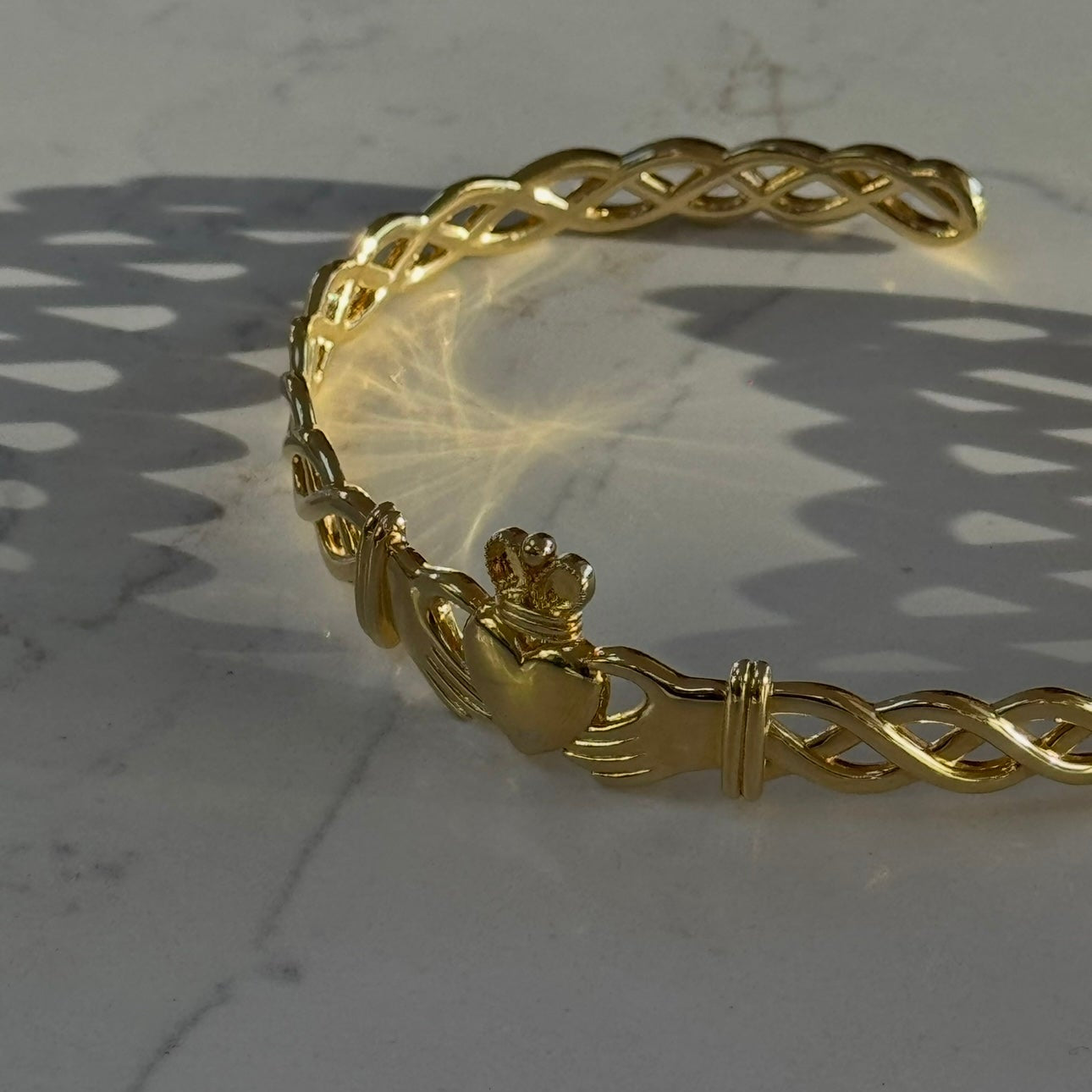 Caillí Claddagh Arm Cuff 14k Gold